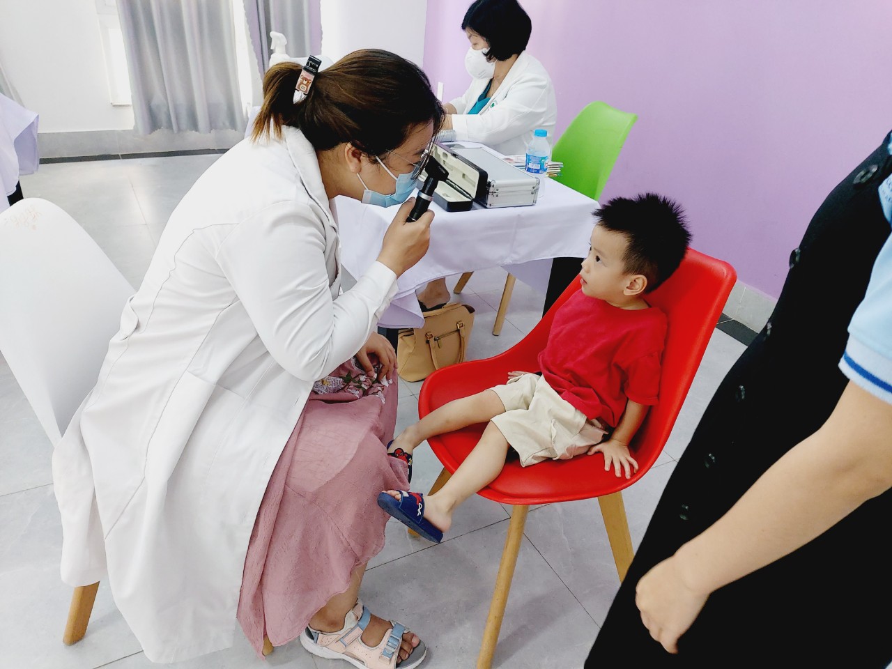 Khám và điều trị chuyên sâu giúp trẻ sớm phục hồi sức khỏe 